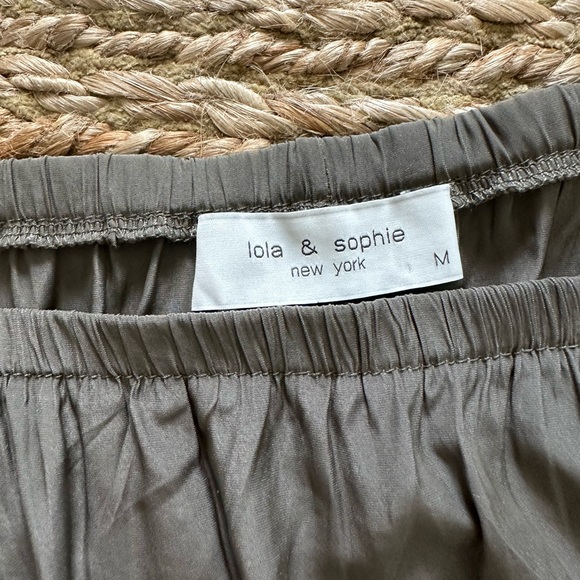 Green Off the Shoulder Blouse with Puffed Sleeves - Picture 2 of 2